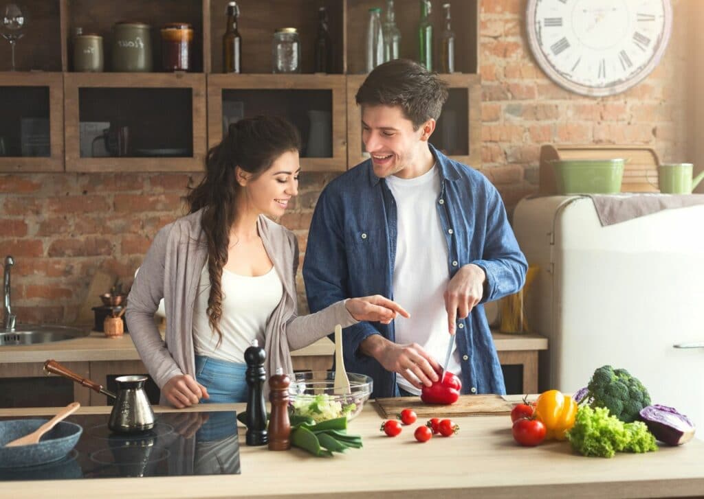 Saint-Valentin 2025 : des idées d'activités à faire en couple 6 Faites à manger en couple