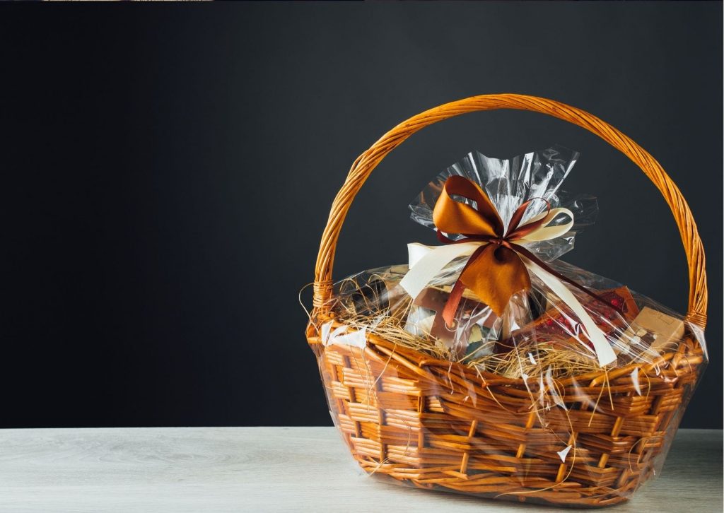 15 choses simples à faire pour surprendre sa copine 16 panier cadeau