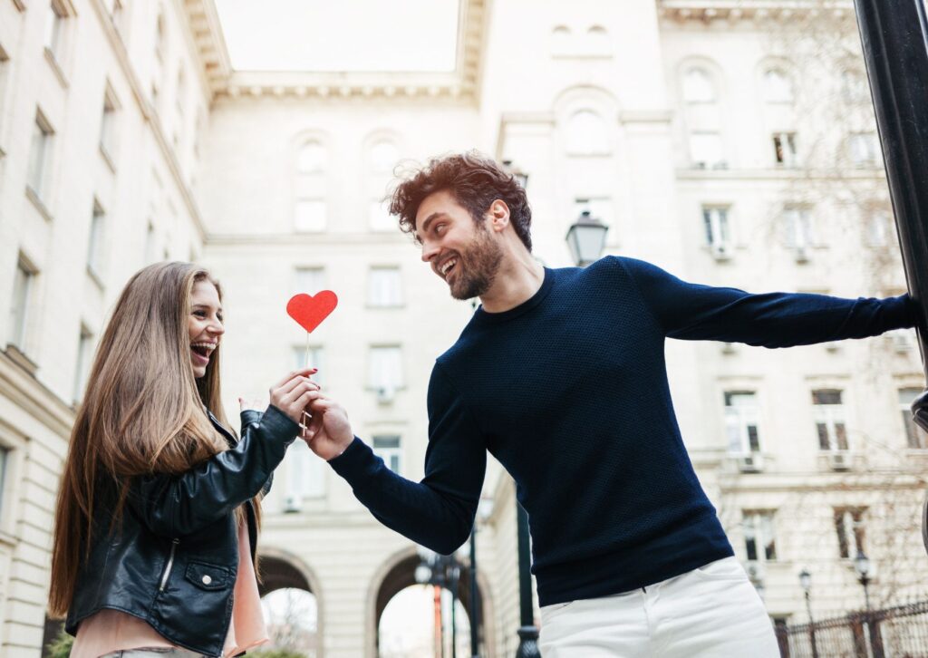 Messages d'amour pour qu'elle tombe amoureuse de vous 3 amoureuse de lui