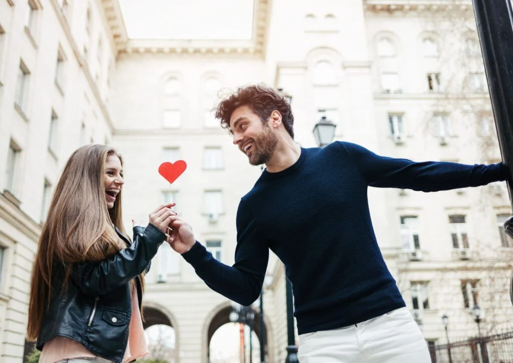 Messages d'amour pour qu'elle tombe amoureuse de vous 3 amoureuse de lui